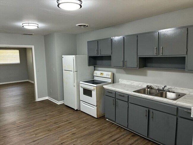 Photo - 7138 Conant Ave