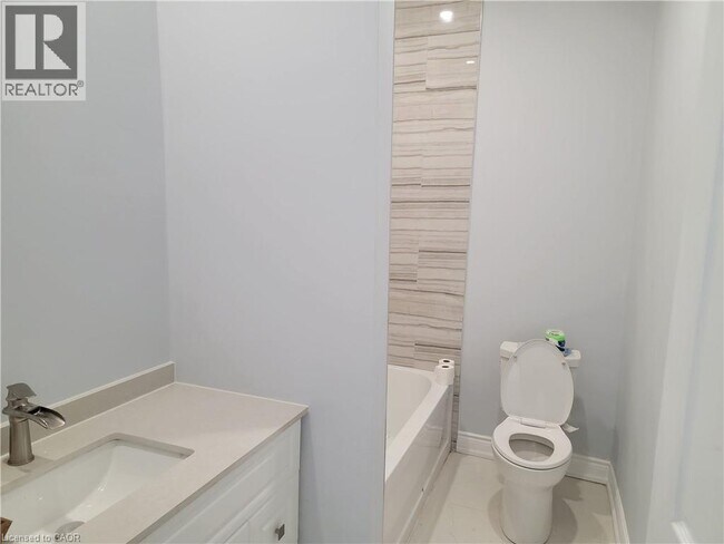 Photo - 103 Peel St