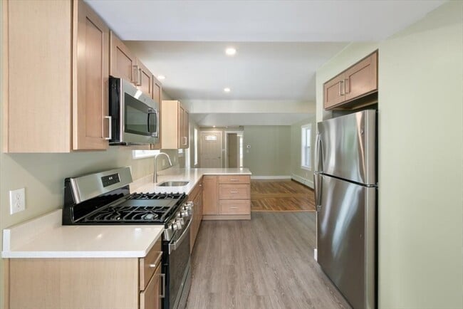 14-16 Bartlett Ave Unit 16