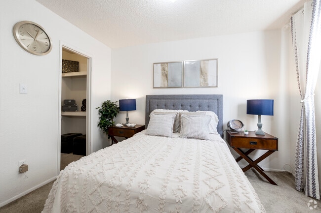 1BR, 1BA- 500SF - Bedroom