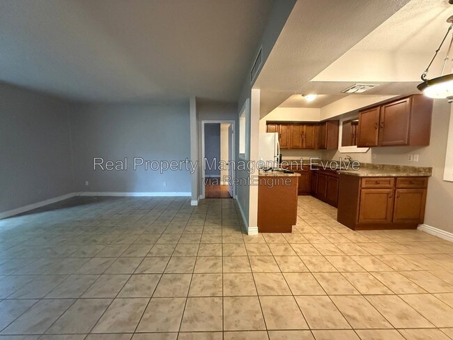 4554 E Paradise Village Pkwy N Unidad 257
