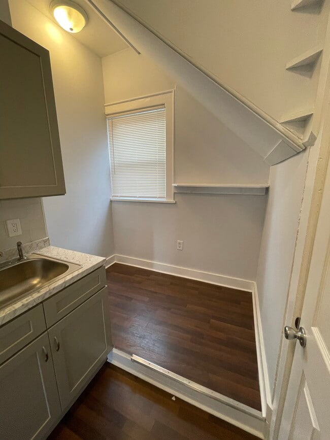 Building Photo - 127 N Arlington Ave Unit 2