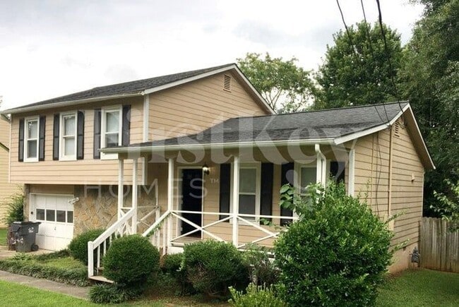 Building Photo - 3090 Meadowview Ln