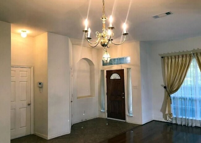Photo - 560 Cross Ridge Cir
