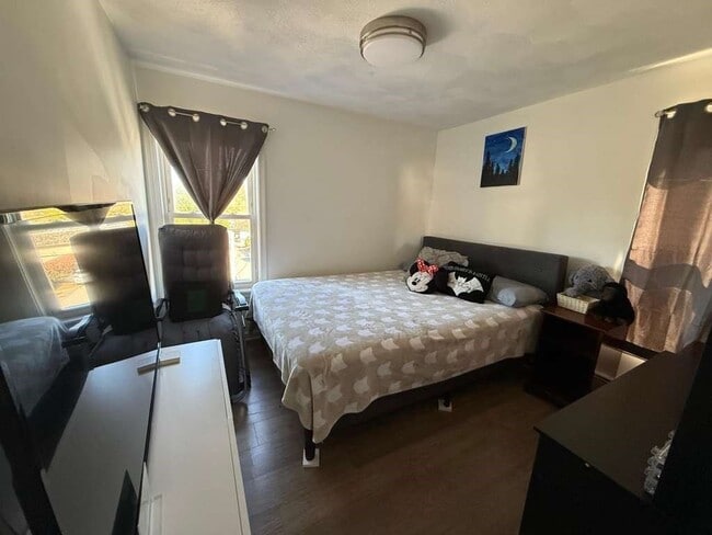 Photo - 642-648-648 Eastern Ave Unit 3