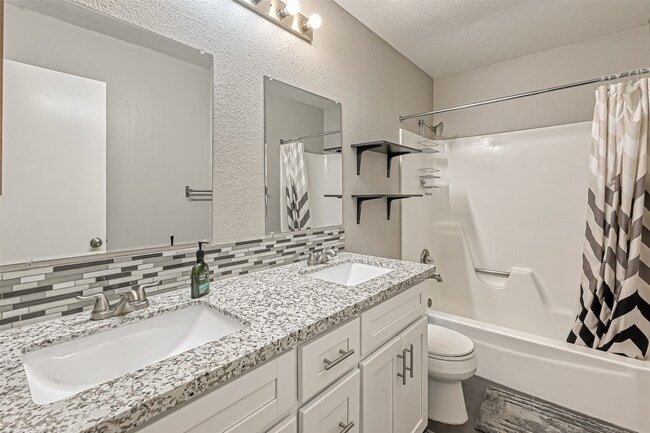 Photo - 2215 Fort Laramie Dr