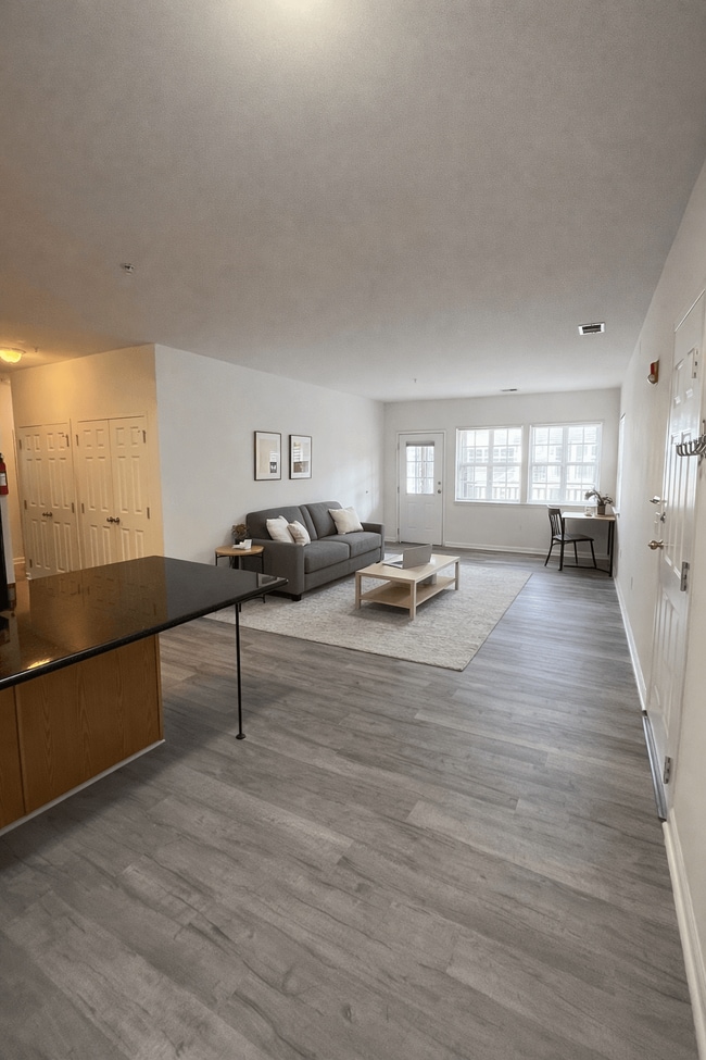 Building Photo - Evellien & Provence: Townhomes + Apartments Student Housing