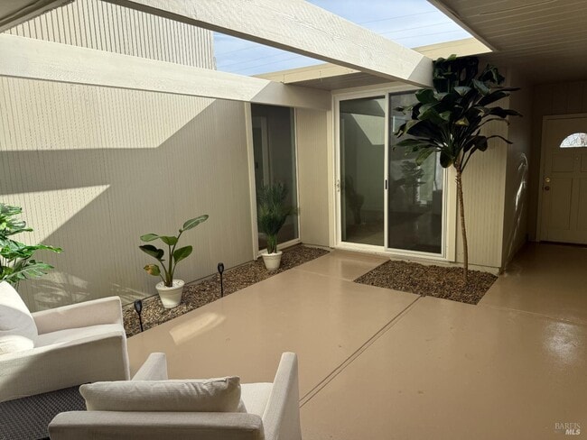 Photo - 840 Idylberry Rd