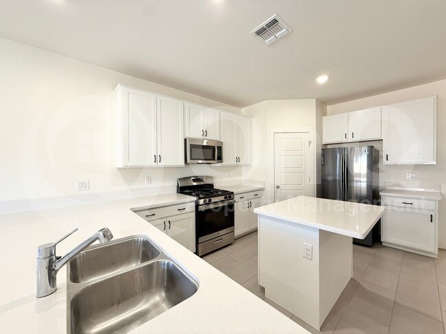 Photo - 724 E Ruby Dr