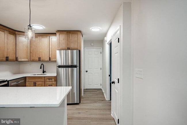 Building Photo - 300 N Penn St Unit W3