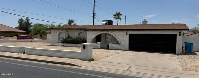Building Photo - 3131 E Sweetwater Ave
