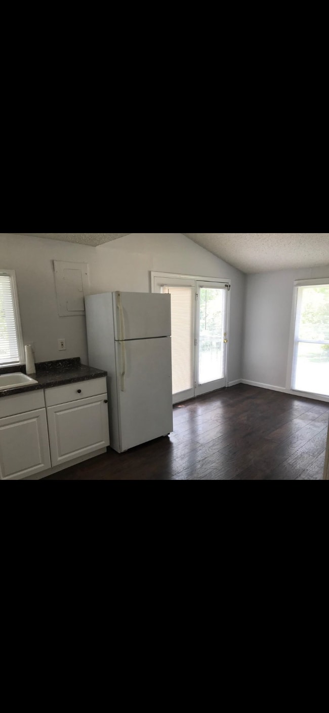 Photo - 1926 Summit Dr