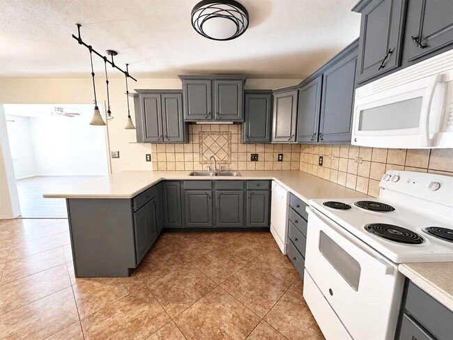 Photo - 208 Cherrywood Dr