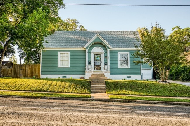 Building Photo - 909 W Main St Rental