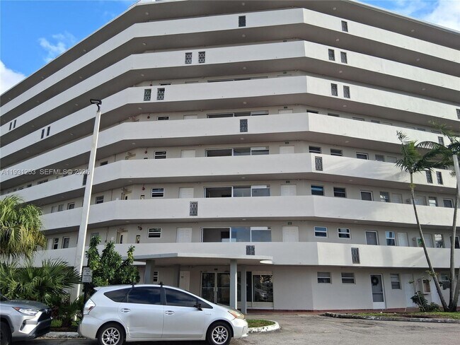 Building Photo - 1750 NE 191st St Unit 104-1