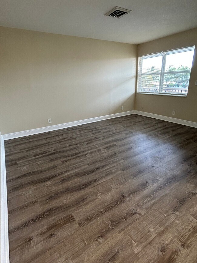 Photo - 1611 Green Ln Unit 7