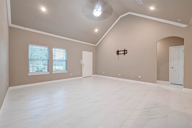 Photo - 421 N Amherst Dr