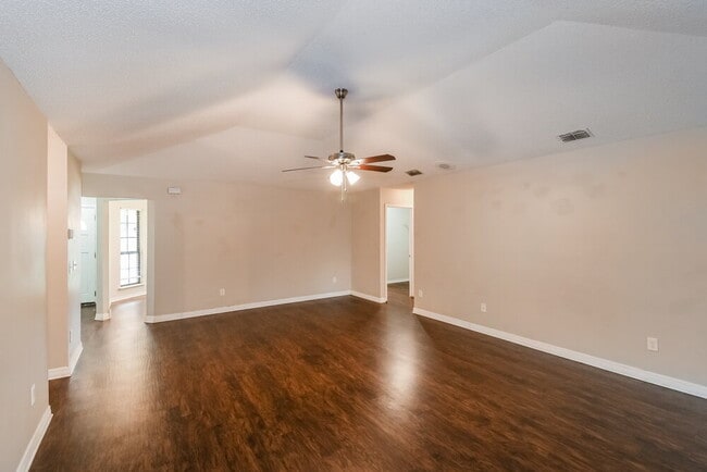 Photo - 8468 Hamden Rd