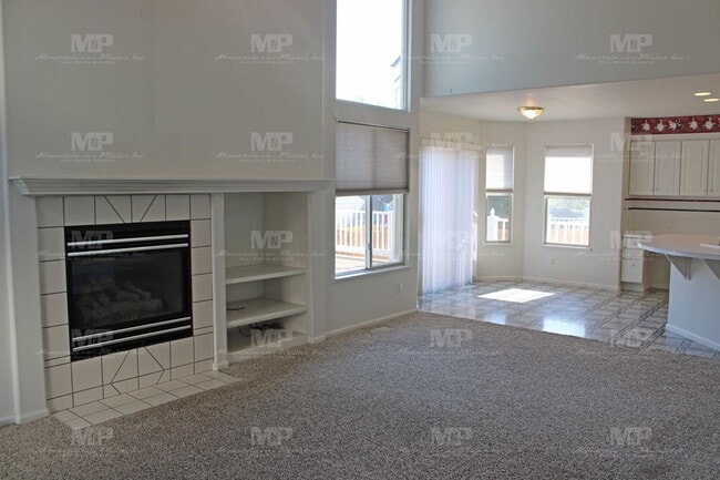 Photo - 424 Saturn Dr