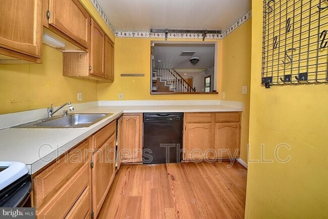 Photo - 223 N West St