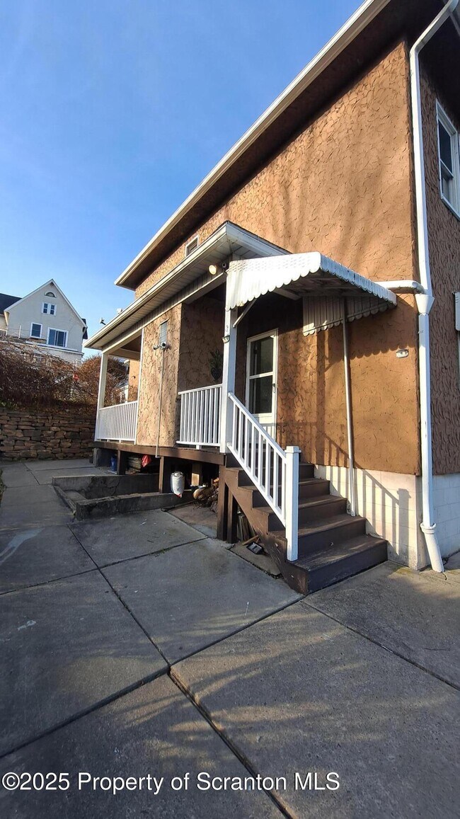 Photo - 907 W Linden St