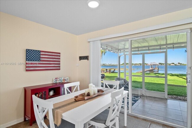 Photo - 924 Lake Dr E