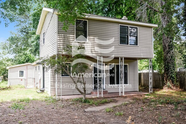 Photo - 1810 College St SE