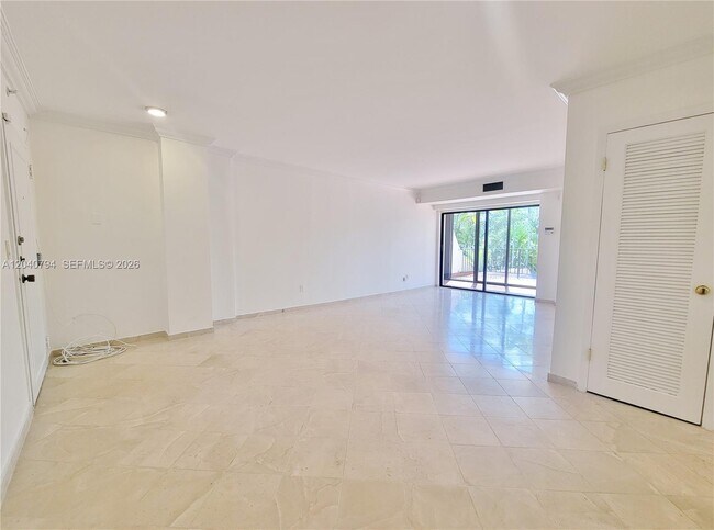 Photo - 77 Crandon Blvd Unidad 2B
