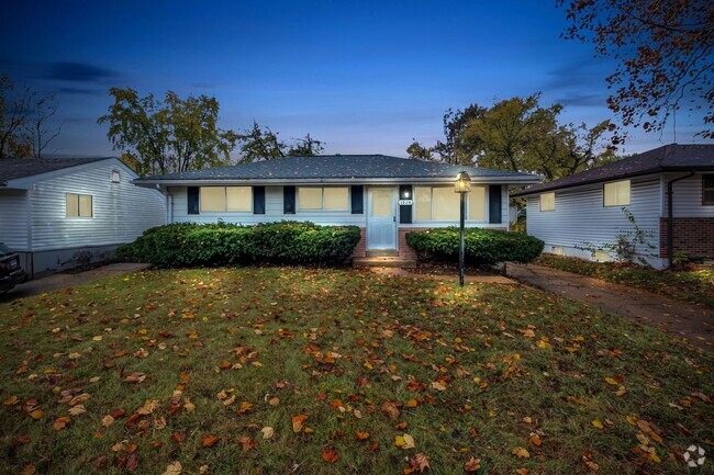 Building Photo - Charming 3-Bedroom Home in St. Louis  Sect...