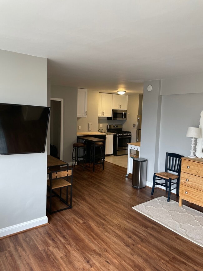 Photo - 922 24th St NW Unit 609
