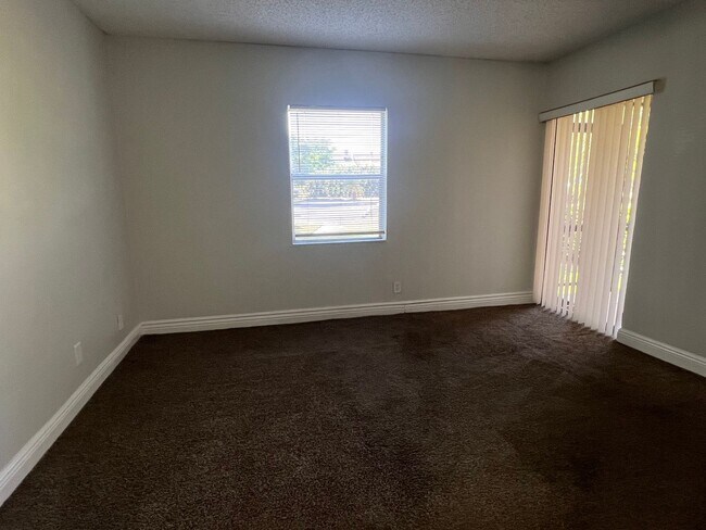 11552 NW 39th St Unit 11552