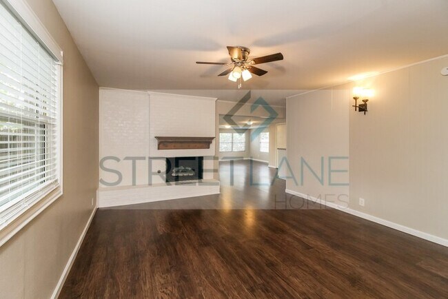 Photo - SPECIAL!!- $1000 off First Full Month if a...