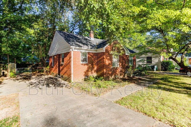 Photo - 1071 Robin Hood Ln