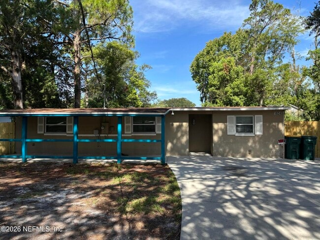 Building Photo - 1824 Brookview Dr S