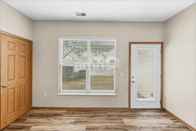 Photo - 7194 Winterbek Ave