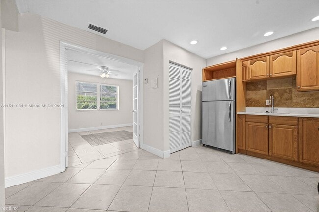 Photo - 3 br, 2 bath House - 2175 NE 56th St Apt 110