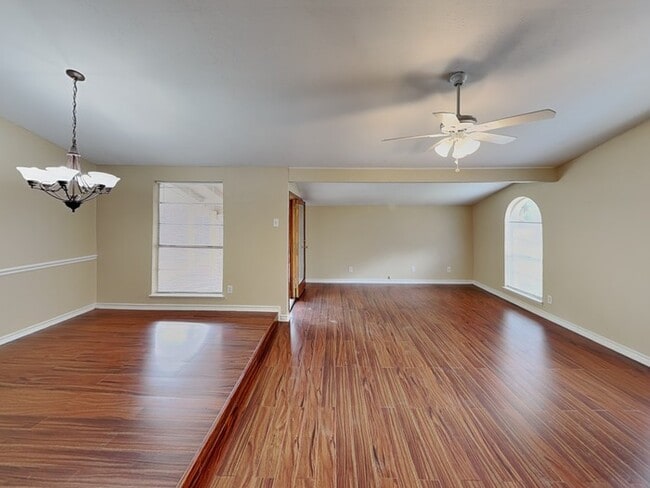 Photo - 1517 Camelia Dr
