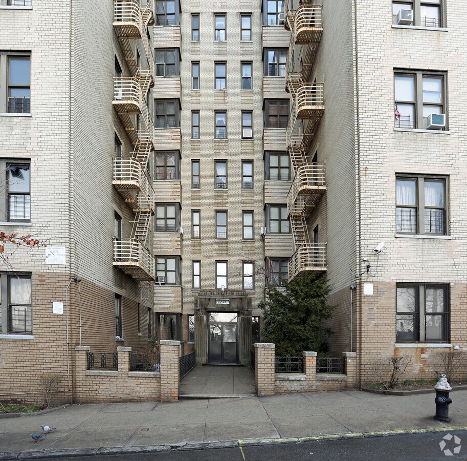 Photo - 3235 Parkside Pl