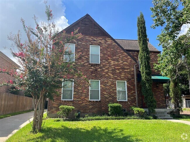 Building Photo - 401 W Saulnier St Rental