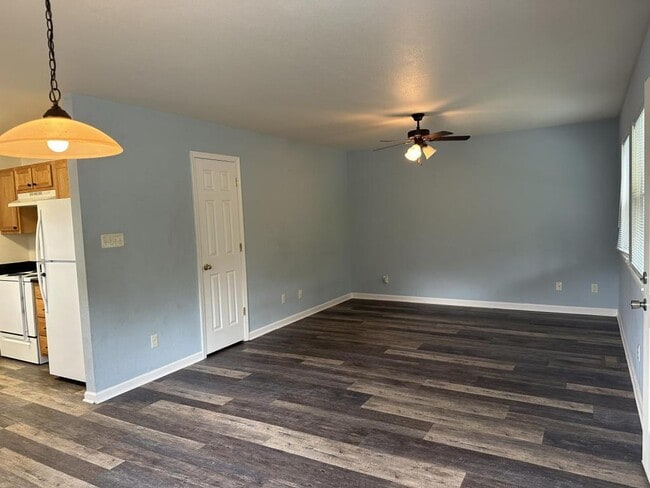 Photo - 103 Juniper Pl