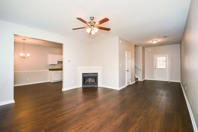 Photo - 5040 Pioneer Pkwy