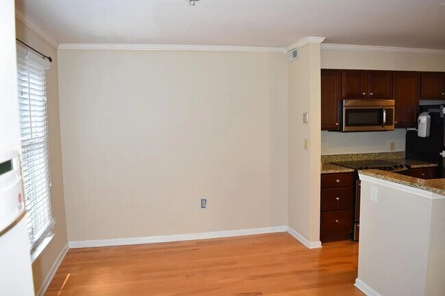Photo - 413 W 8th St Unit B - 1