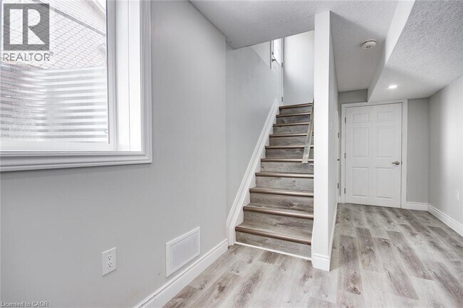 Photo - 110 Commonwealth St