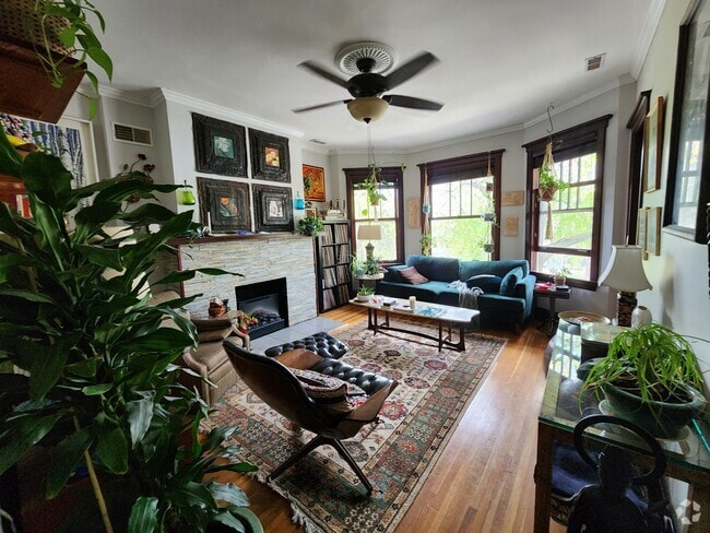 Building Photo - 4025 N Springfield Ave Unit 2 Rental