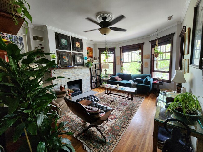 Photo - 4025 N Springfield Ave Apartments Unit 2