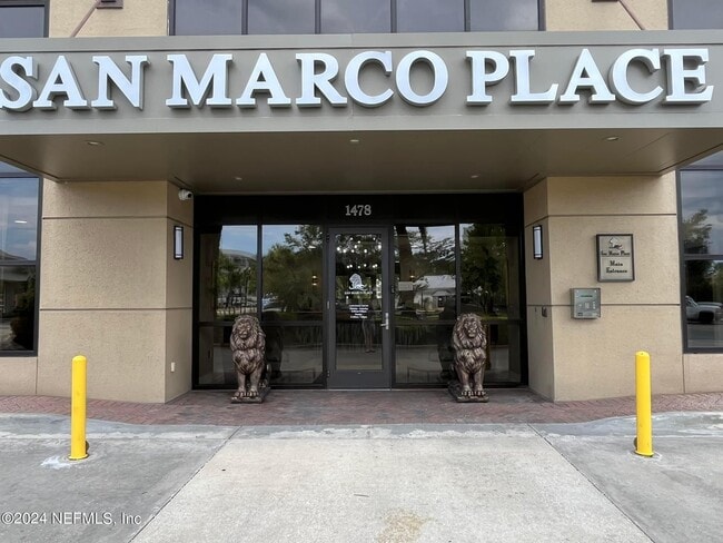 Building Photo - 1478 Riverplace Blvd Unit 1807