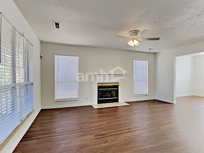 Photo - 2498 Port Kembla Dr