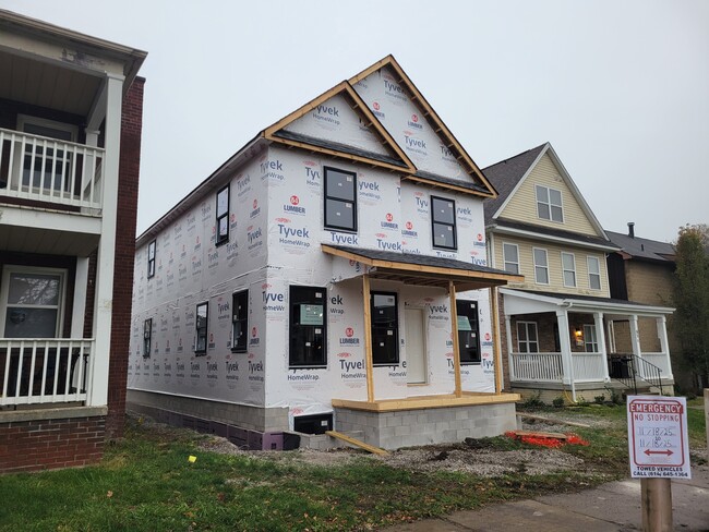 Photo - 81 W 8th Ave