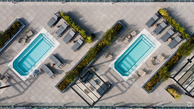 Sky Deck | Rooftop Jacuzzis