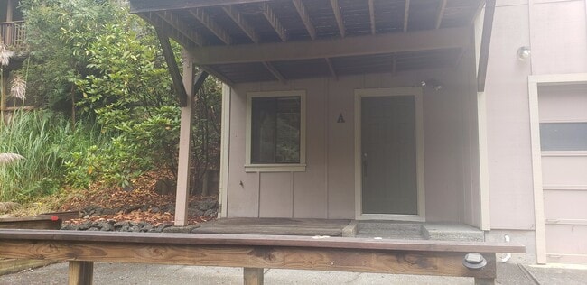Building Photo - 1 Bedroom Unit in the Trees